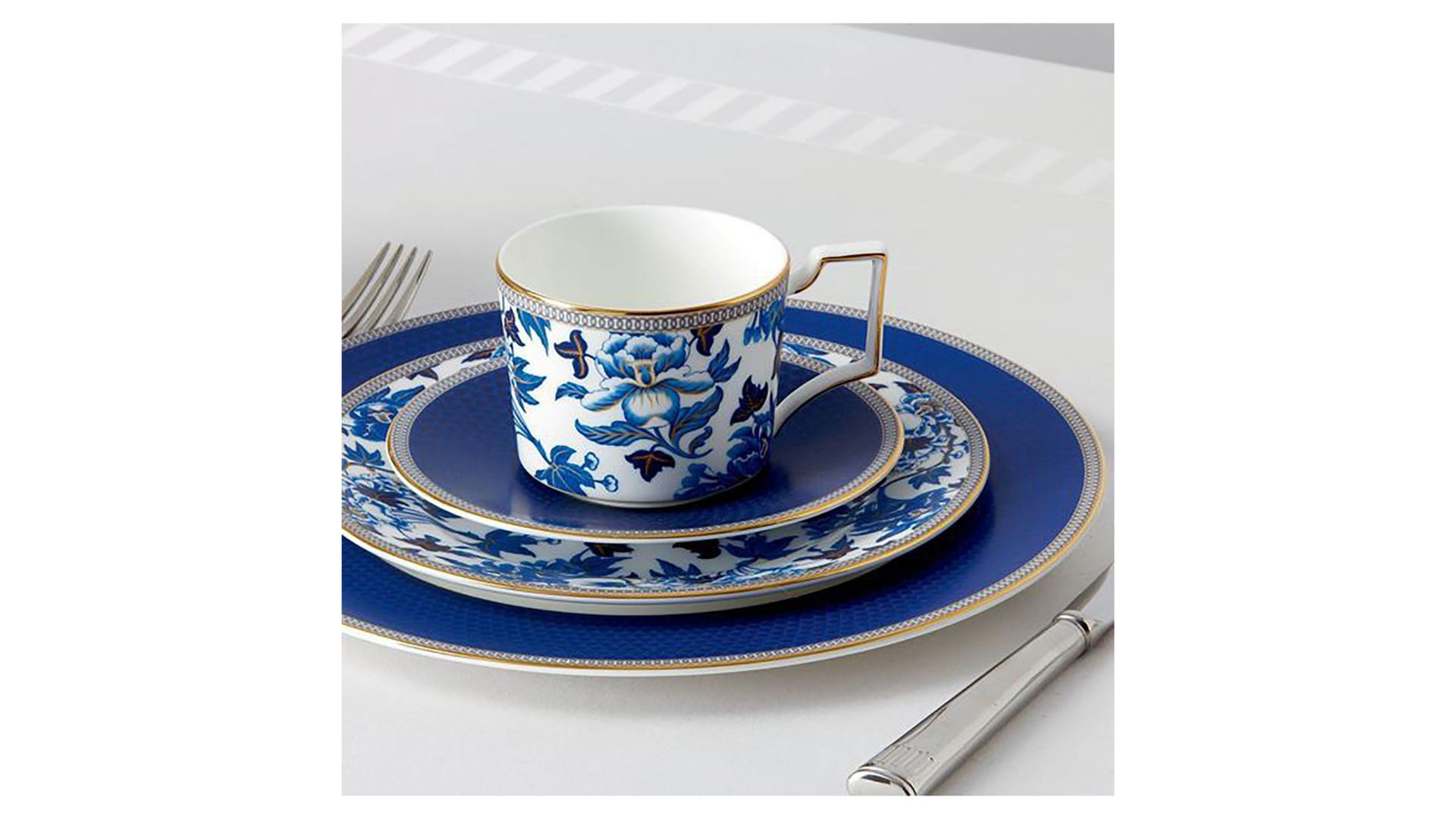 Тарелка десертная Wedgwood Hibiscus Side Plate 40003896