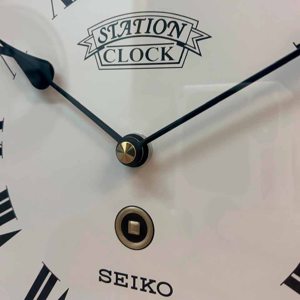 Настенные часы Seiko Quartz Wall Clock QXA143BN