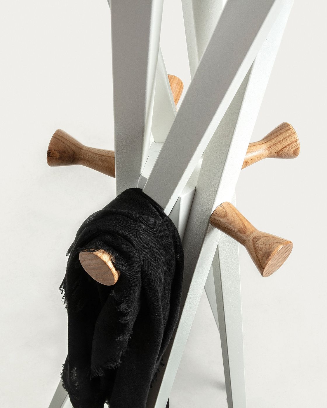 Вешалка La Forma Benzara Percha LF-063799