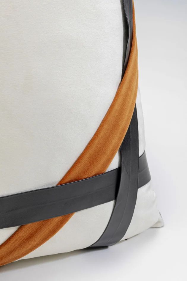 Подушка KARE Kissen Ring Of Fire 55157