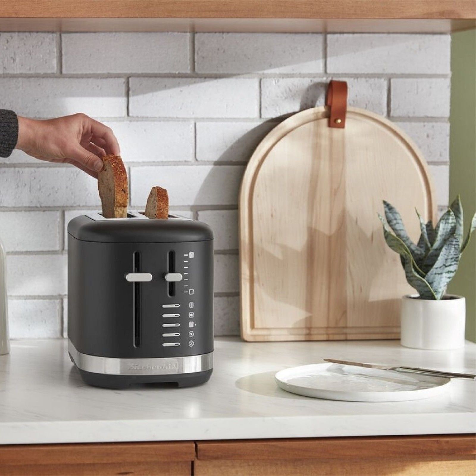 Тостер KitchenAid 2-Slice Toaster Black Matte KMT2109BM