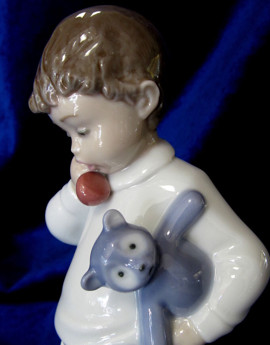 Статуэтка NAO Someone Is Calling You 2001881