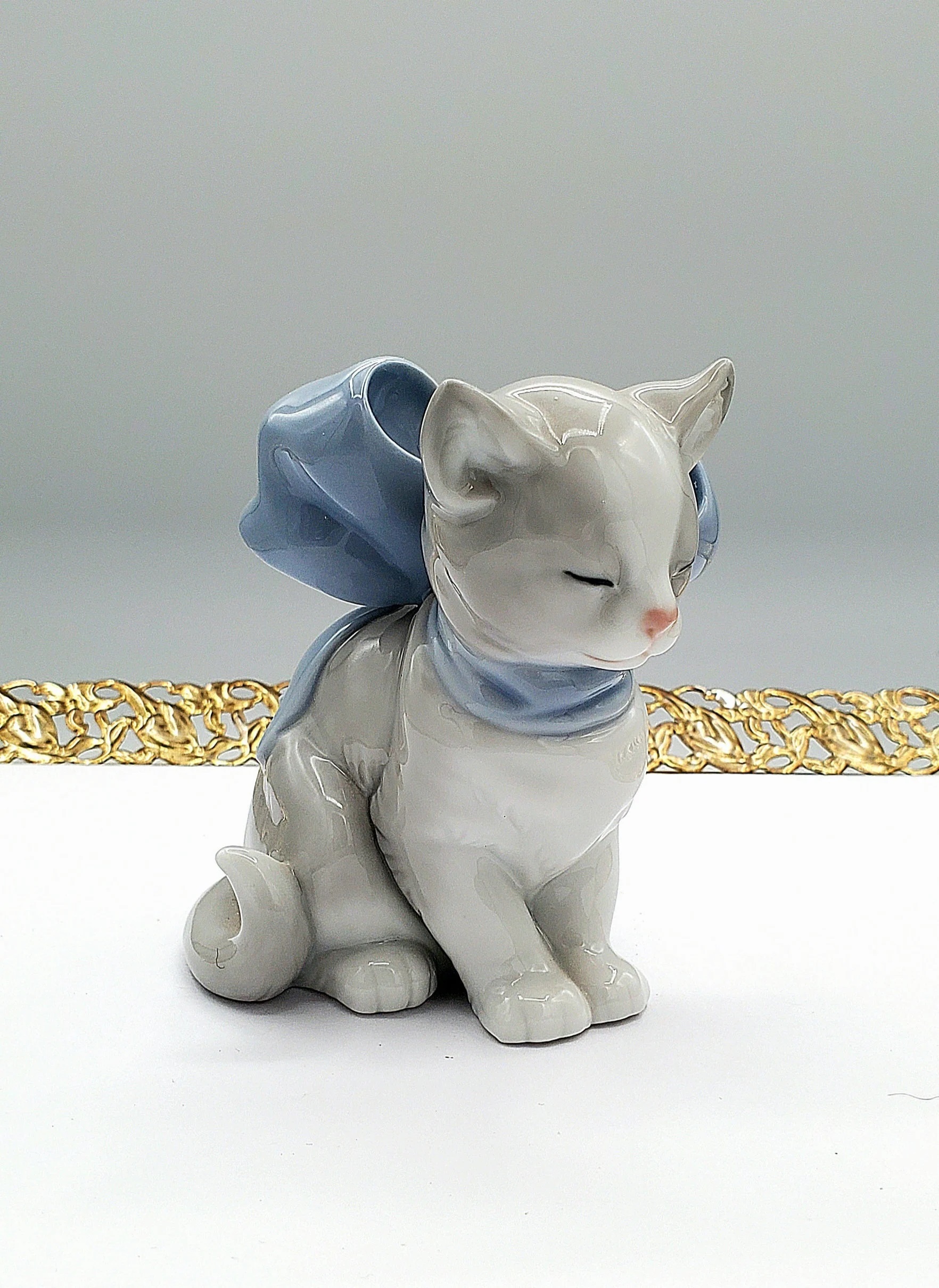 Статуэтка NAO Kitty Present 2001348