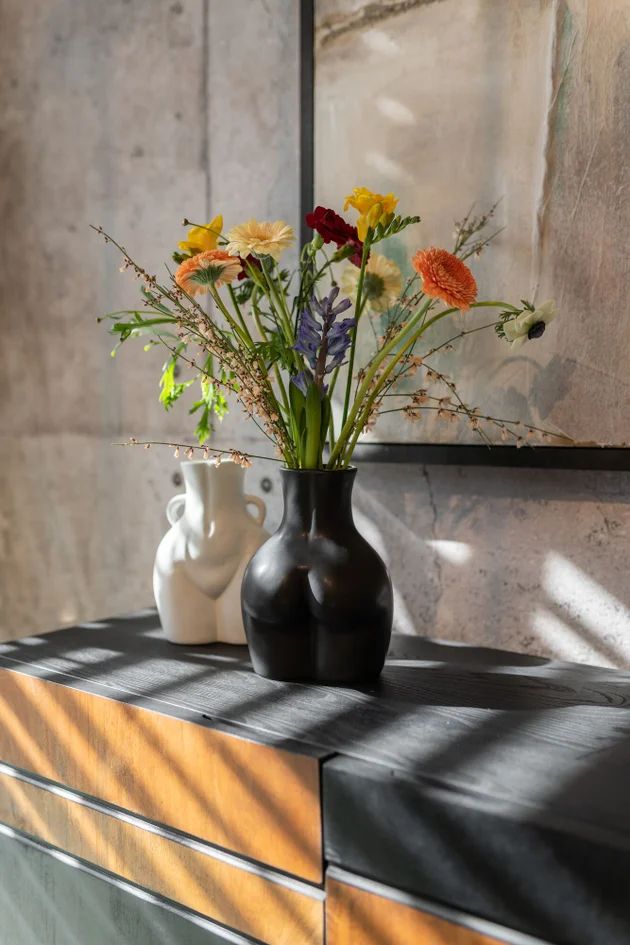 Ваза KARE Vase Donna Schwarz 54235