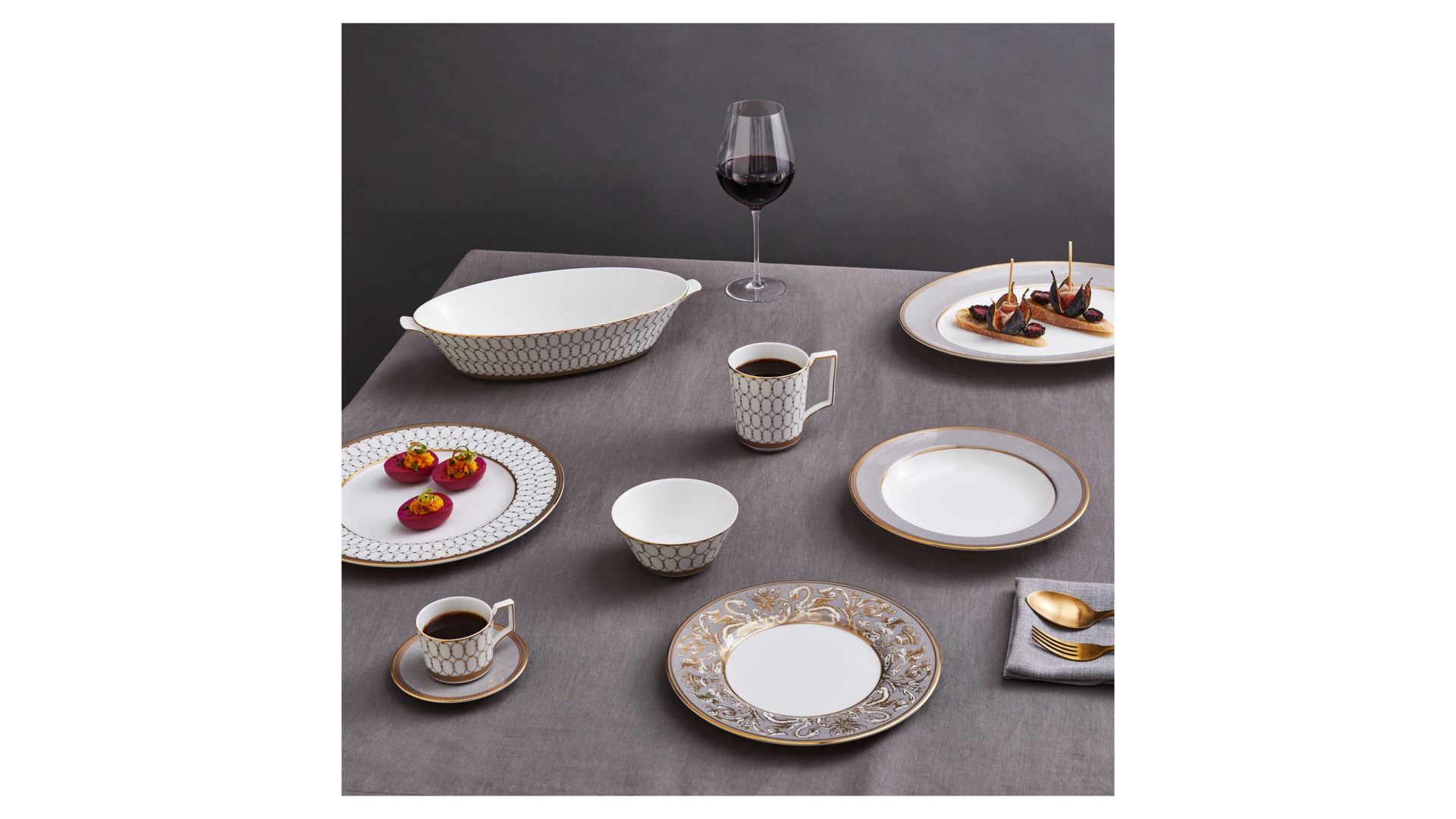 Тарелка обеденная Wedgwood Renaissance Grey Plate 1065309