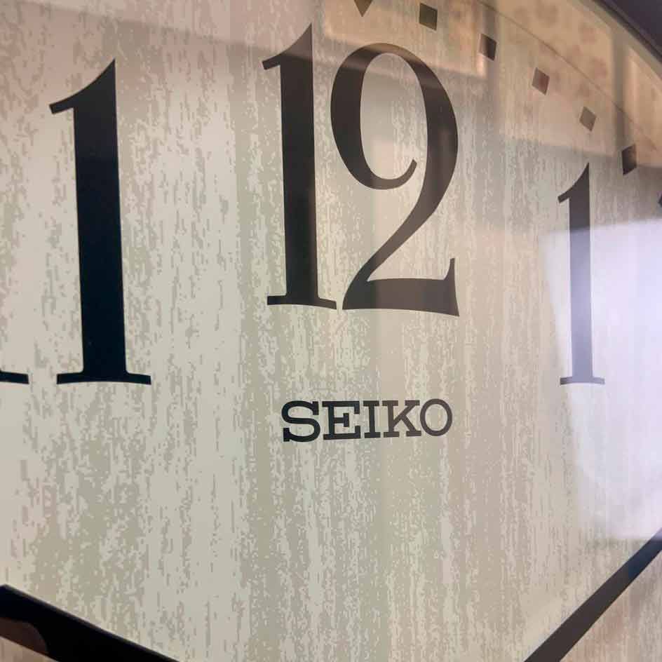 Настенные часы Seiko Quartz Wall Clock QXA783B