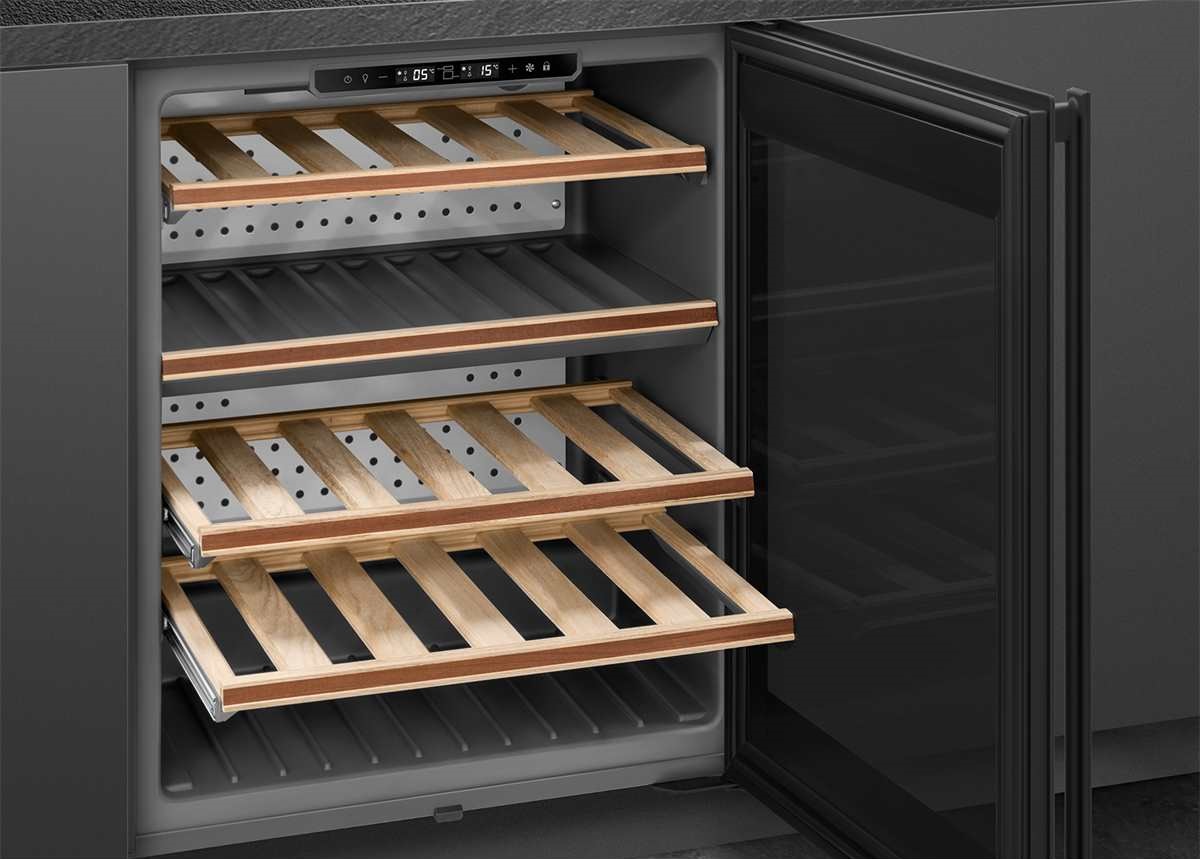 Винный шкаф SMEG CVI638LN3