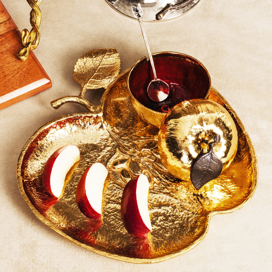 Блюдо для закусок Michael Aram Apple Plate 110790