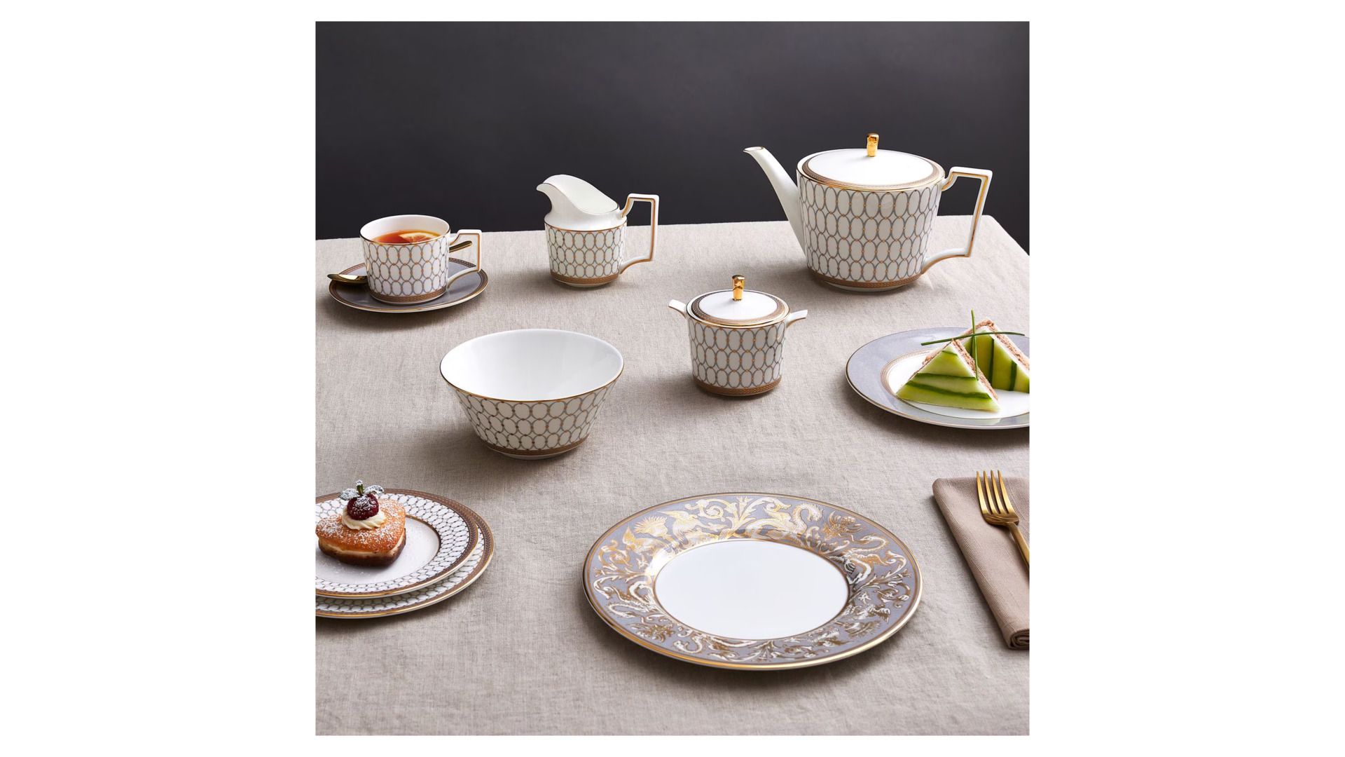 Чайник заварочный Wedgwood Renaissance Grey Teapot 1065316