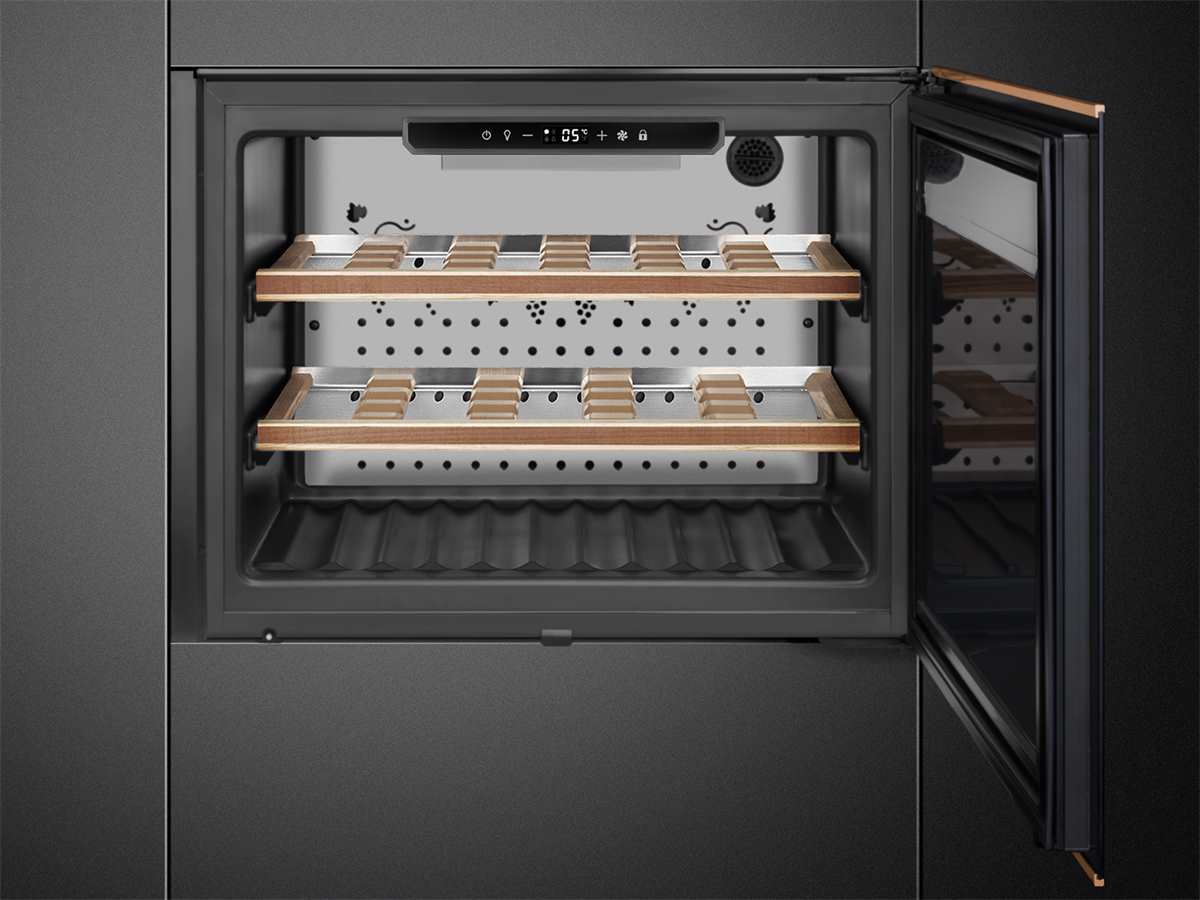 Встраиваемый винный шкаф SMEG CVI621NR3