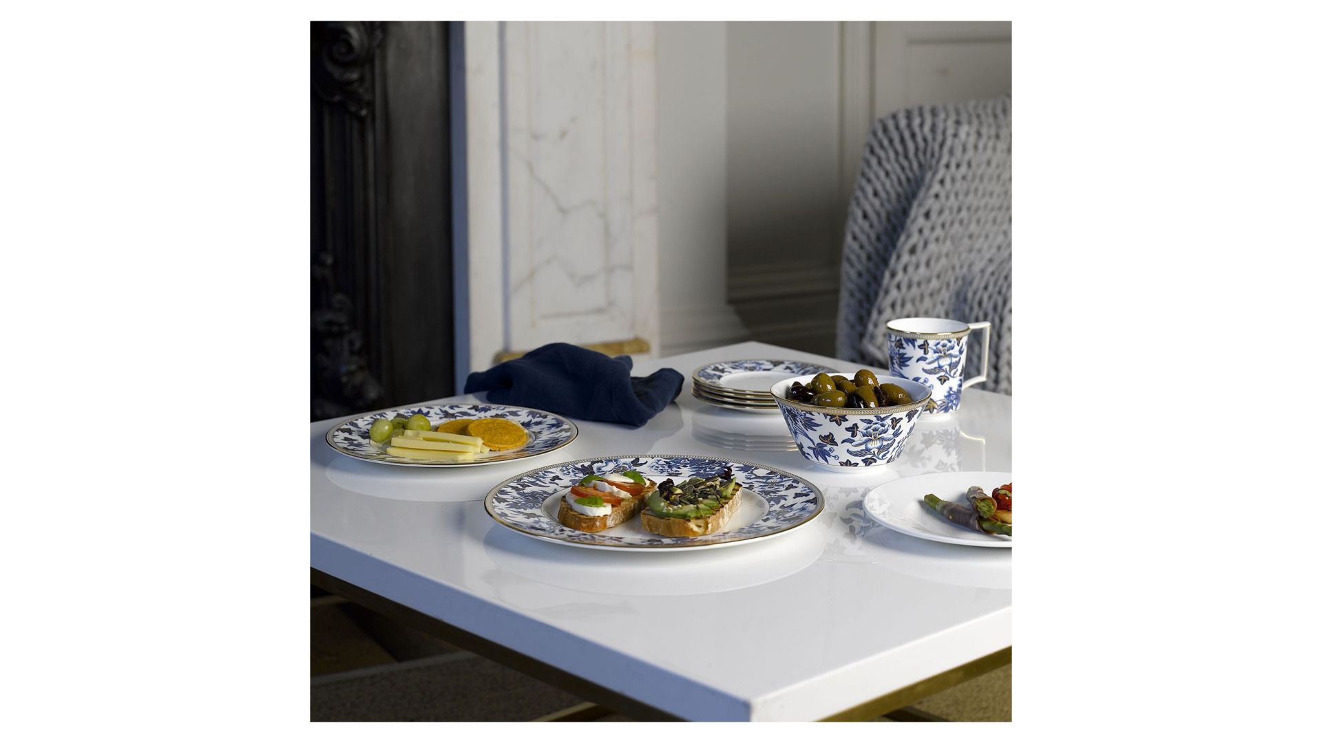 Тарелка десертная Wedgwood Hibiscus Side Plate 40003896