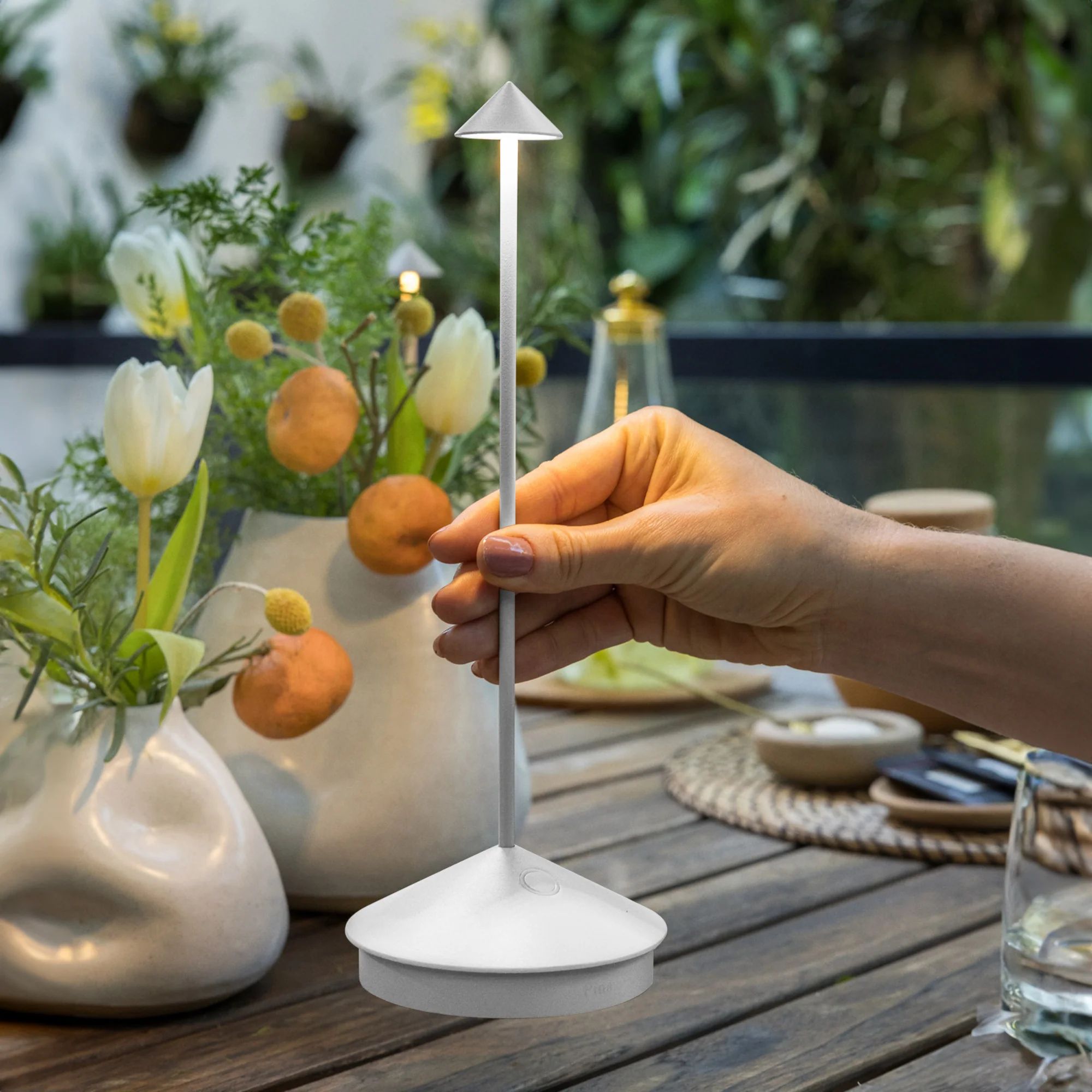 Настольная лампа Zafferano Pina White Table Lamp LD1650B3