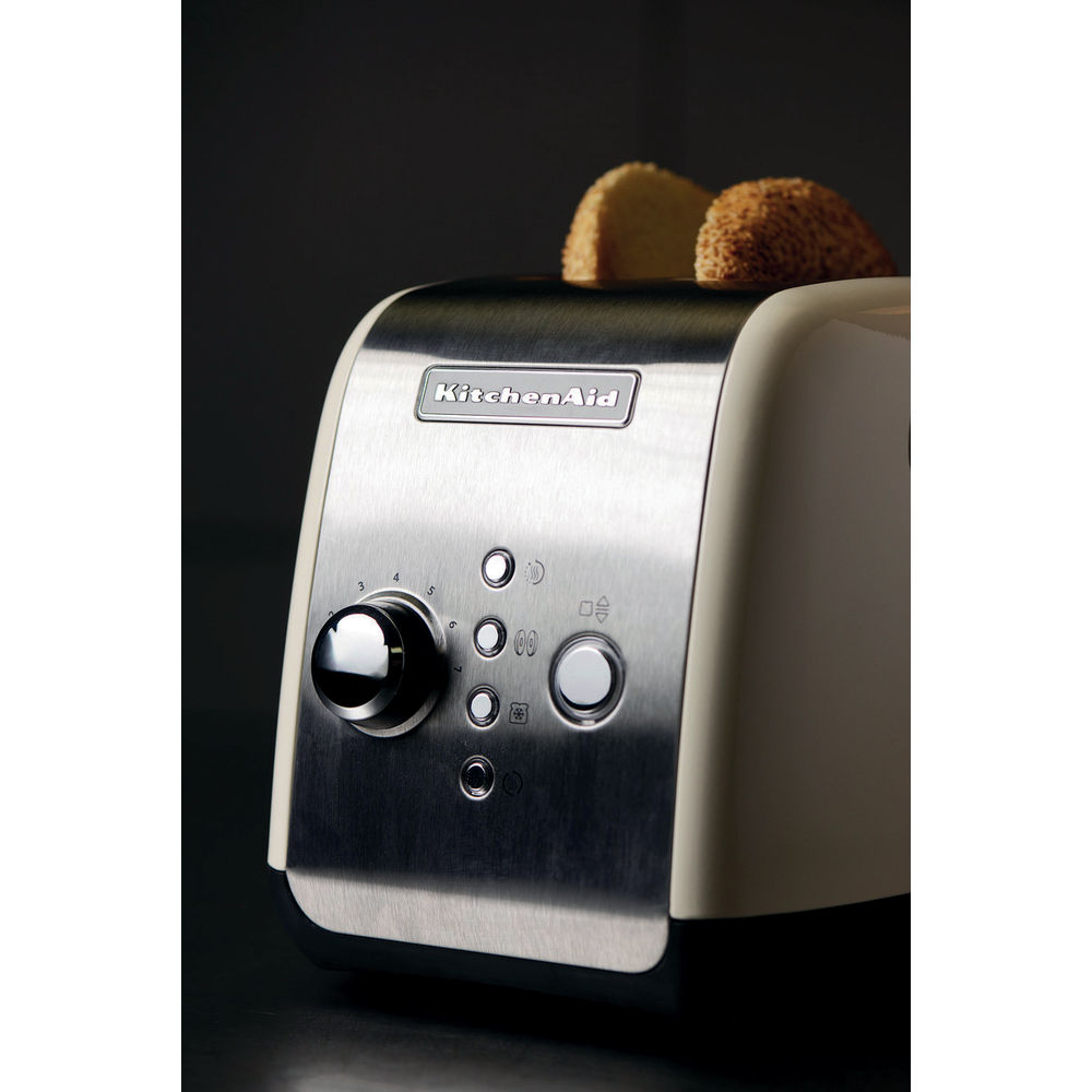 Тостер KitchenAid 2-Slice Toaster Almond Cream KMT221AC