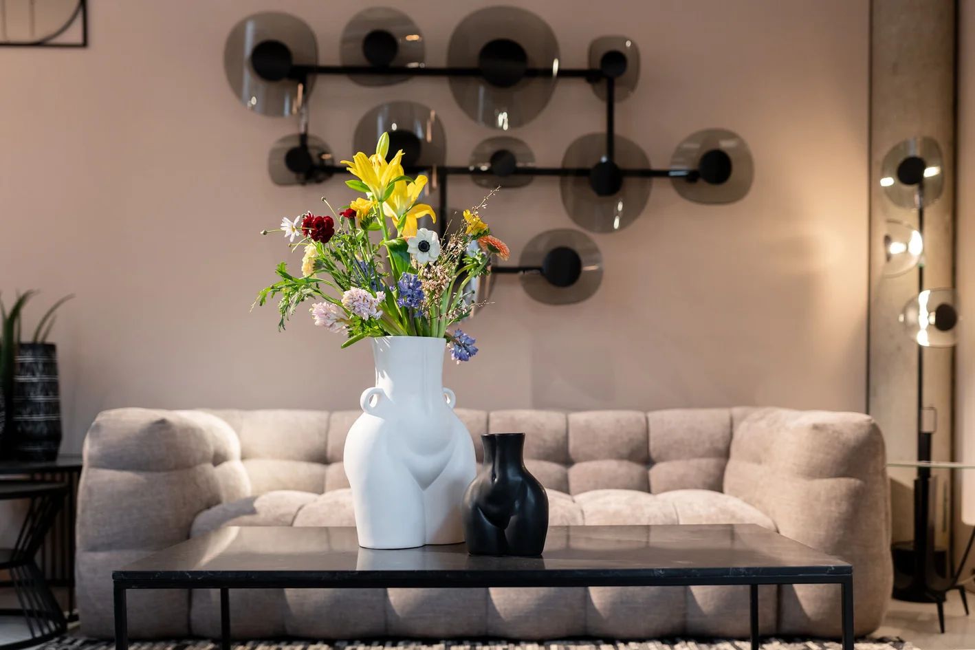 Ваза KARE Vase Donna Schwarz 54235