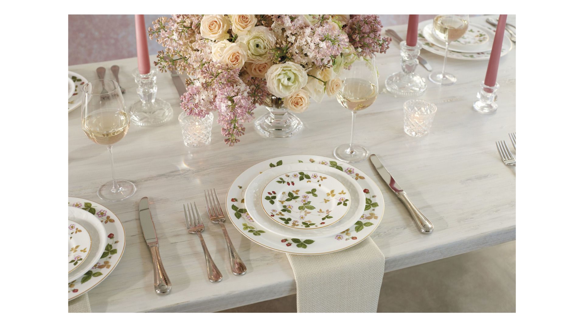 Тарелка суповая Wedgwood Wild Strawberry Soup Bowl 50105501013