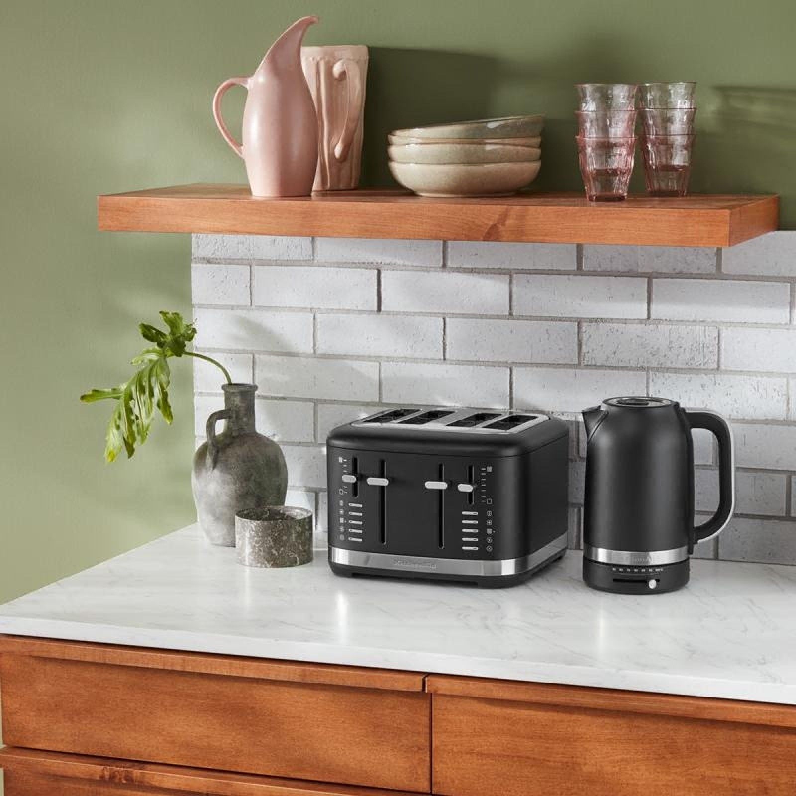 Электрочайник KitchenAid Electric Kettle Black Matte KEK1701BM