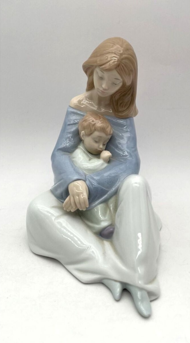 Статуэтка NAO The Greatest Bond 2001554