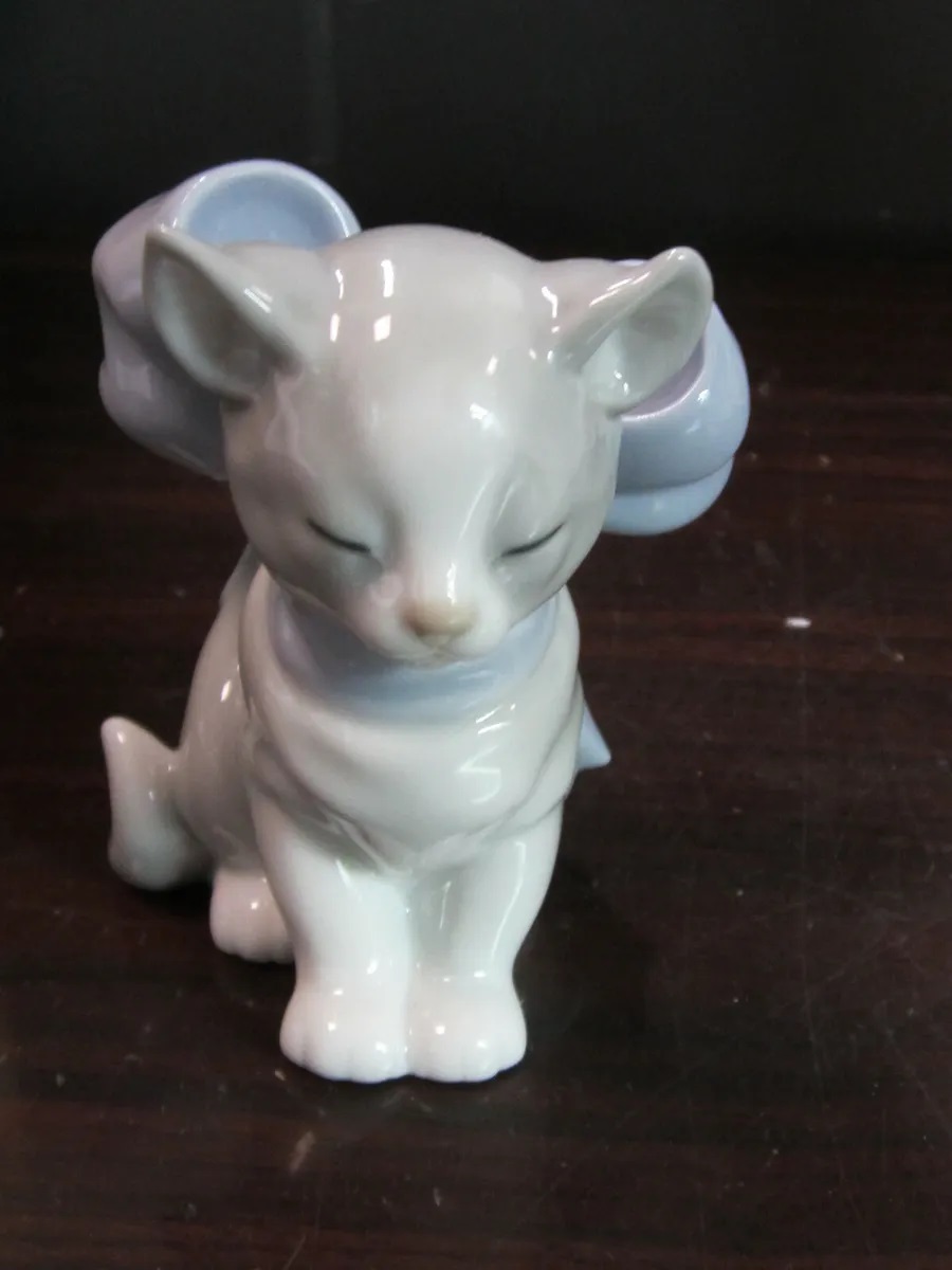 Статуэтка NAO Kitty Present 2001348