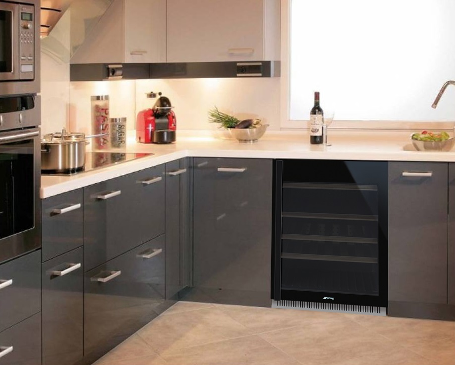 Винный шкаф SMEG CVI638RN3