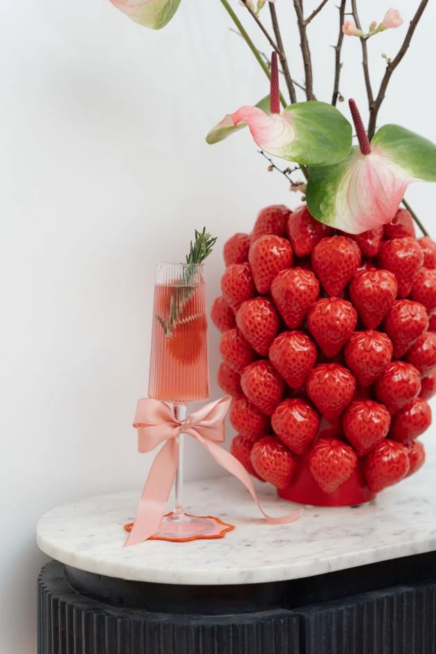 Ваза KARE Vase Strawberries Rot 56565