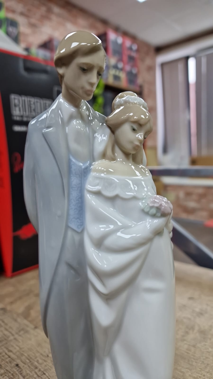 Статуэтка NAO Love Always 2001437