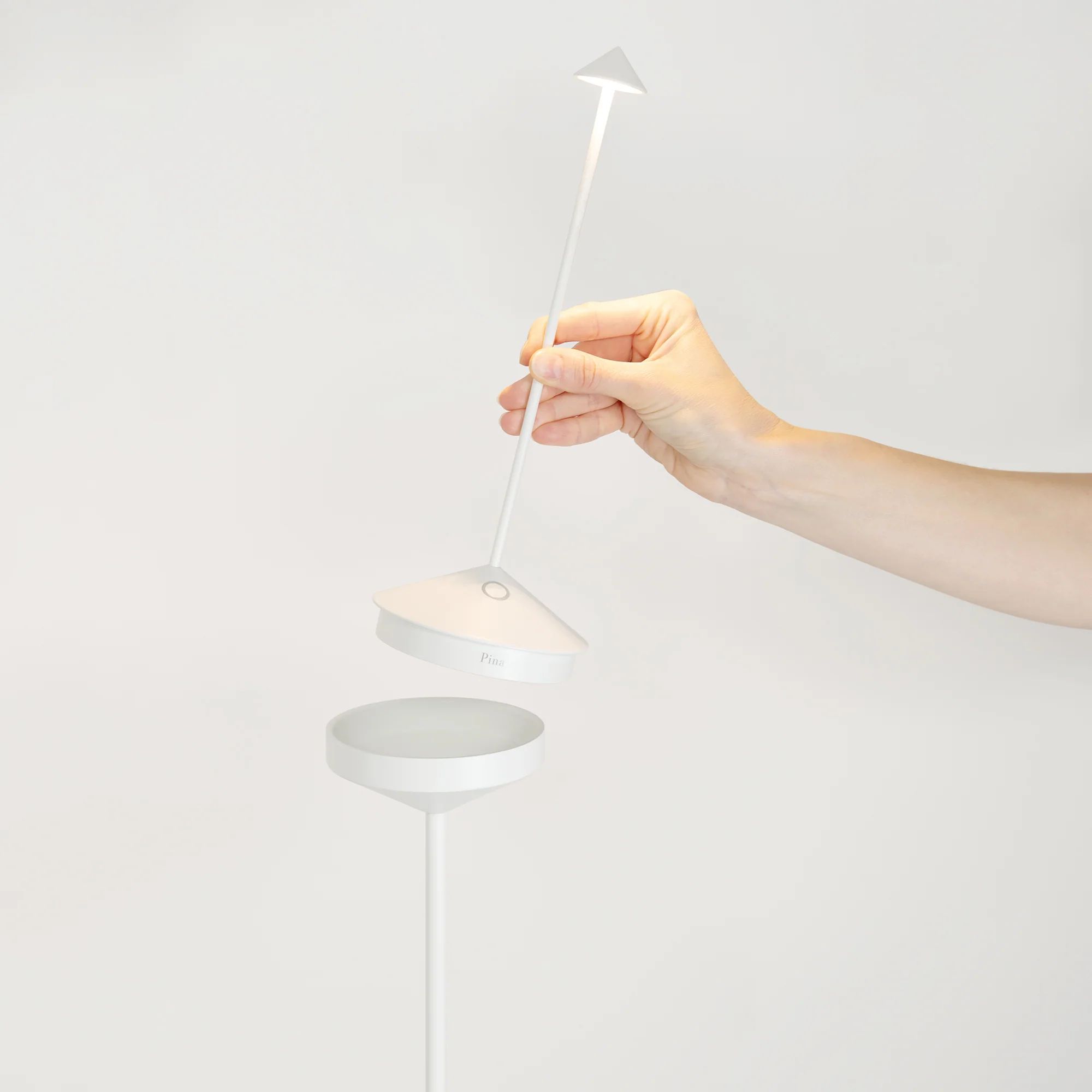 Настольная лампа Zafferano Pina White Table Lamp LD1650B3