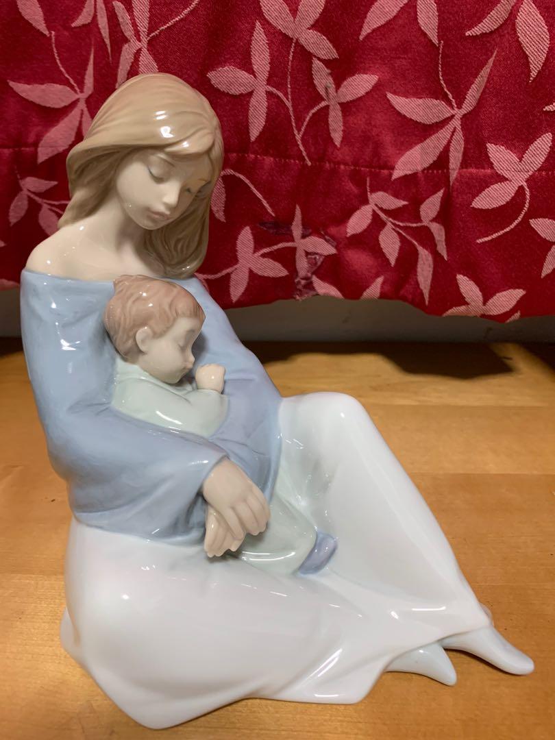 Статуэтка NAO The Greatest Bond 2001554