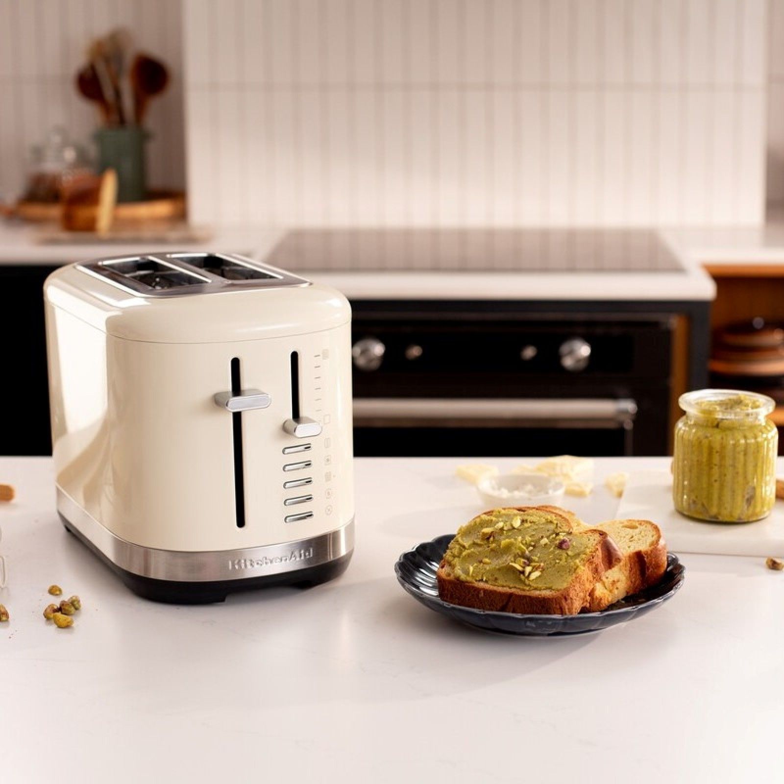 Тостер KitchenAid 2-Slice Toaster Almond Cream KMT2109AC
