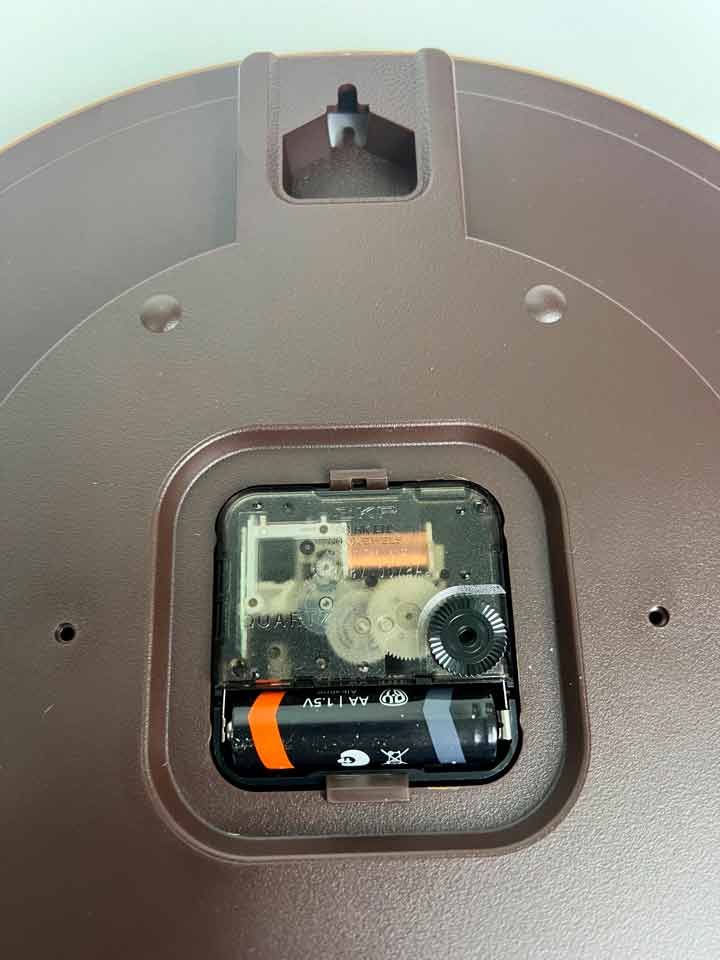 Настенные часы Seiko Quartz Wall Clock QXA153B