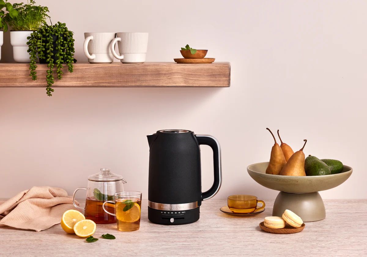 Электрочайник KitchenAid Electric Kettle Cast Iron Black KEK1701BK