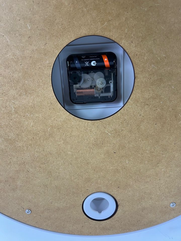 Настенные часы Seiko Quartz Wall Clock QXA700WN