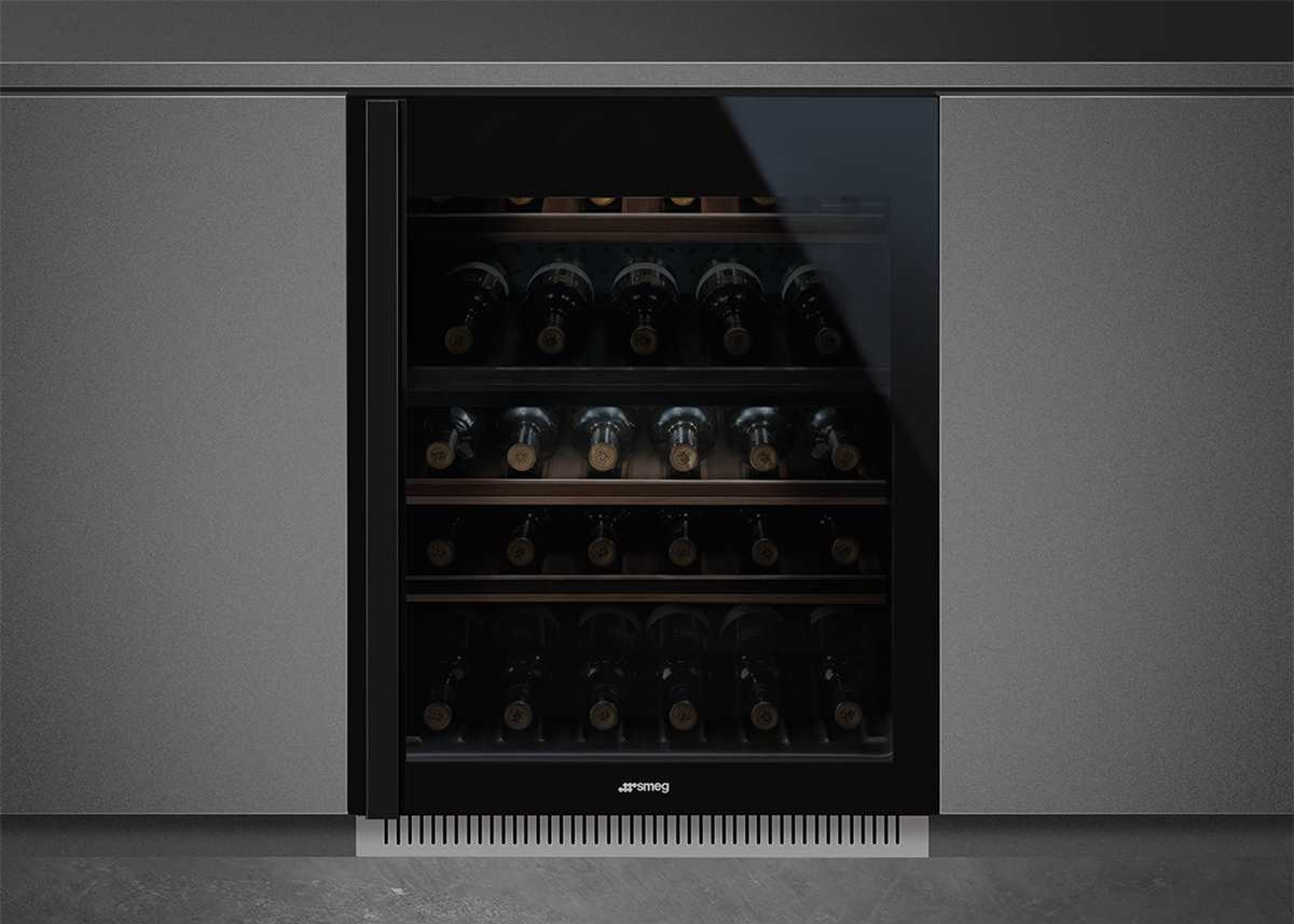 Винный шкаф SMEG CVI638RN3