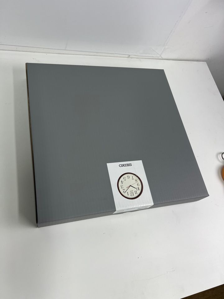 Настенные часы Seiko Quartz Wall Clock QXA737BT