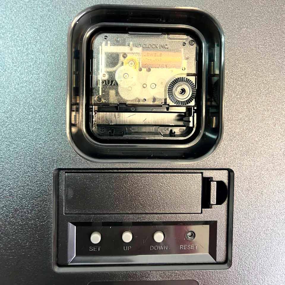 Настенные часы Seiko Quartz Wall Clock QXL008BN