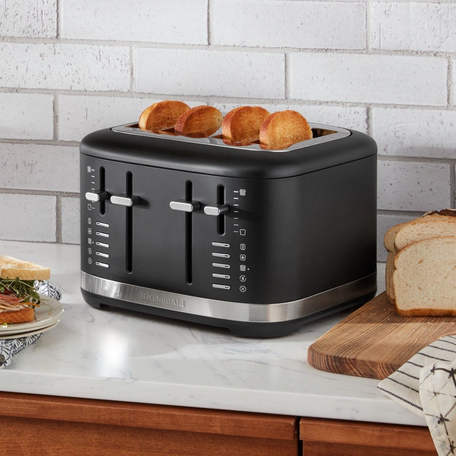 Тостер KitchenAid 5KMT4109EBM