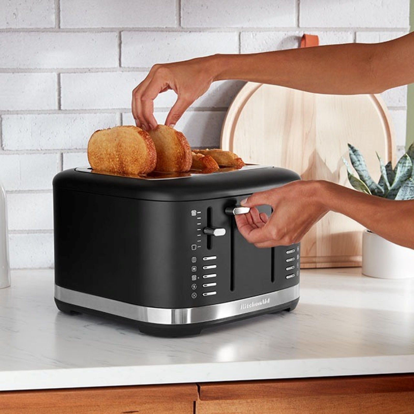 Тостер KitchenAid 4-Slice Toaster Black Matte KMT4109BM