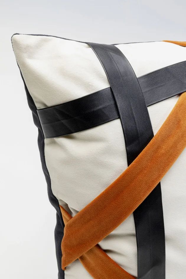 Подушка KARE Kissen Ring Of Fire 55157