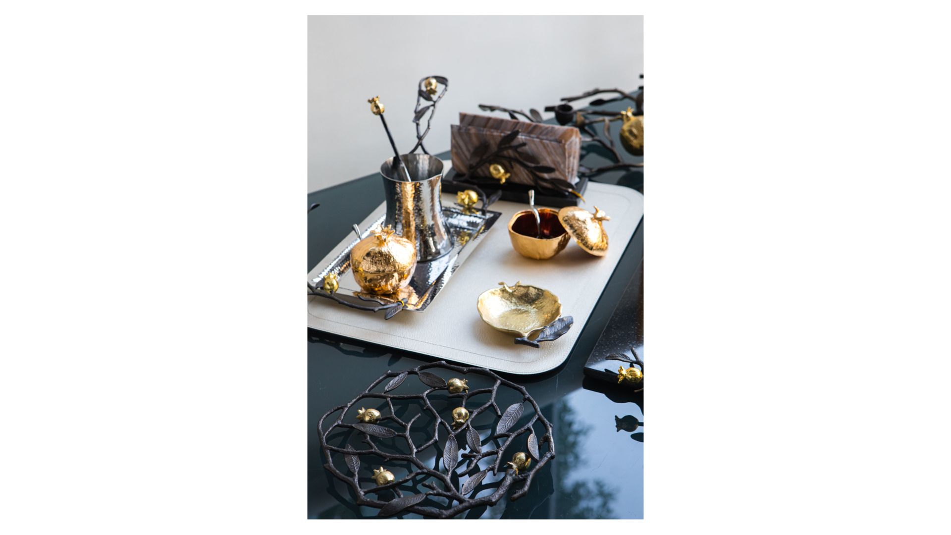 Салфетница Michael Aram Pomegranate Vertical Napkin Holder 175131